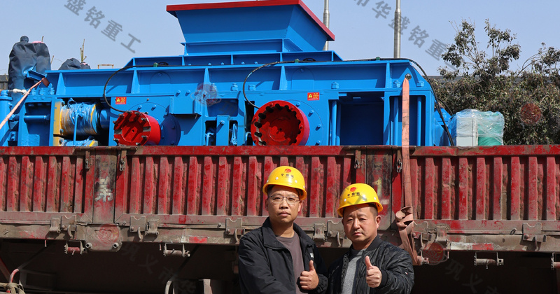 鵝卵石制砂用什么破碎機？推薦對輥機價格不貴還耐用